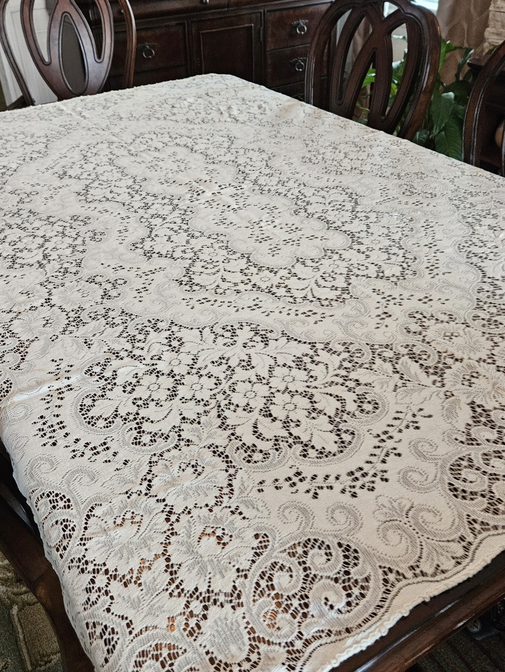 Elegant Lace Tablecloth - Classic Dining Accent 50 X 70